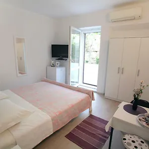 Feme 3*, Trogir Croacia